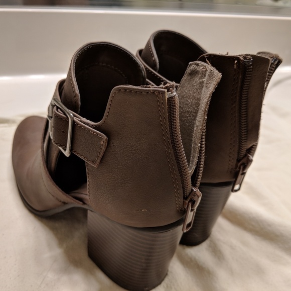 BOOTIES - Picture 3 of 4